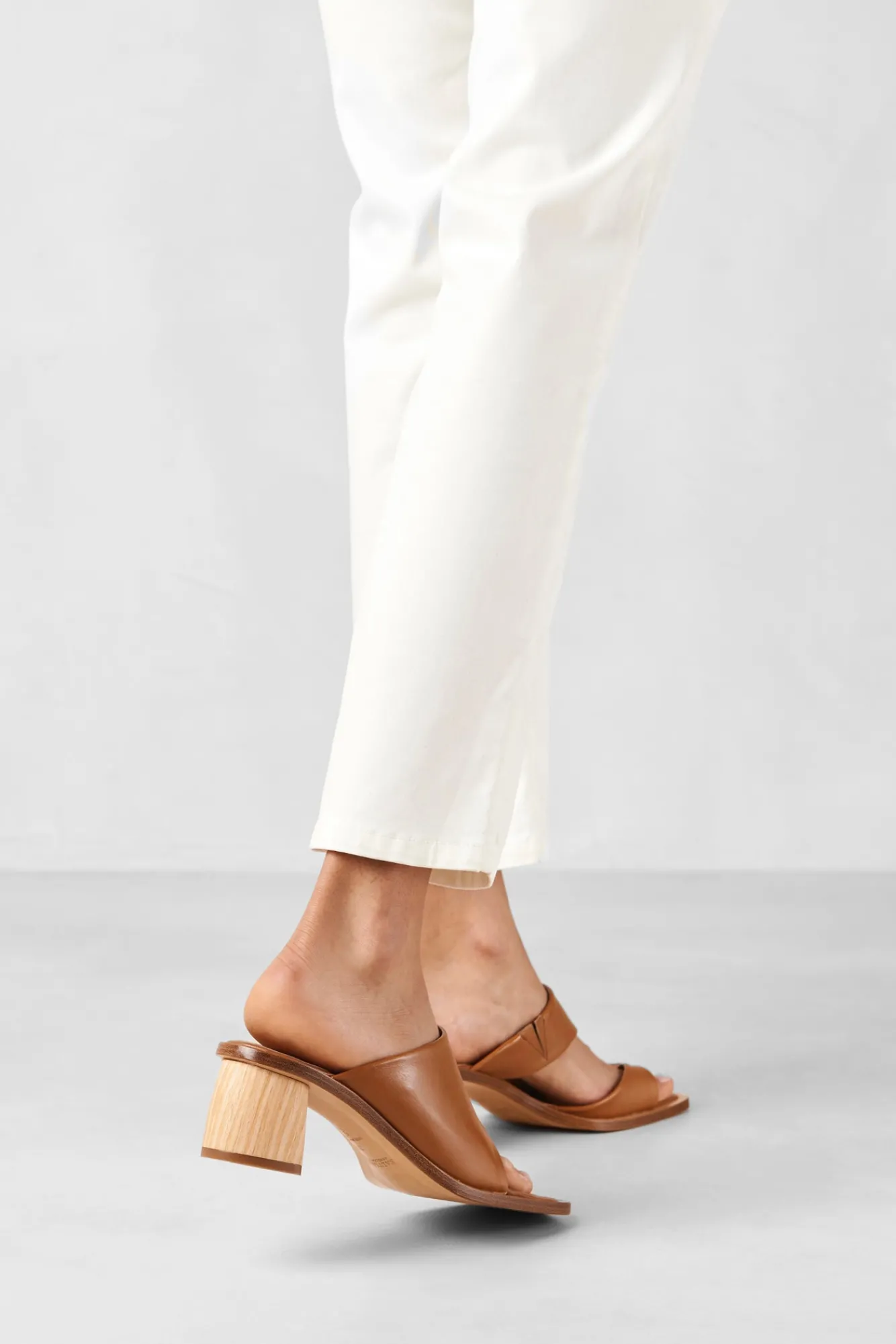 Amour Vert Alohas Josie Leather Sandal- Shoes