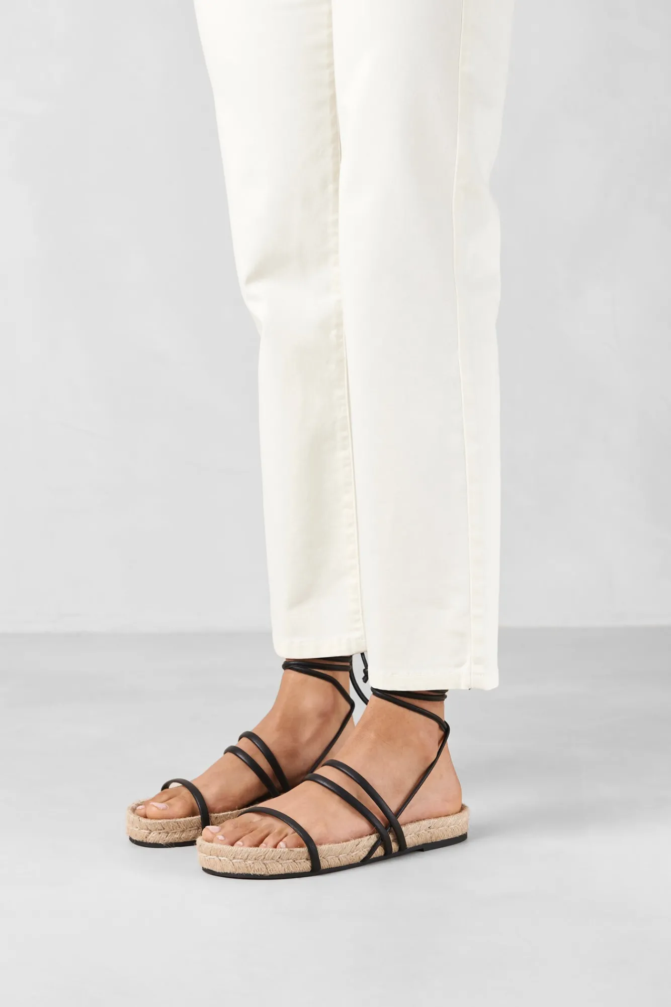 Amour Vert Alohas Rayna Leather Sandal- Shoes