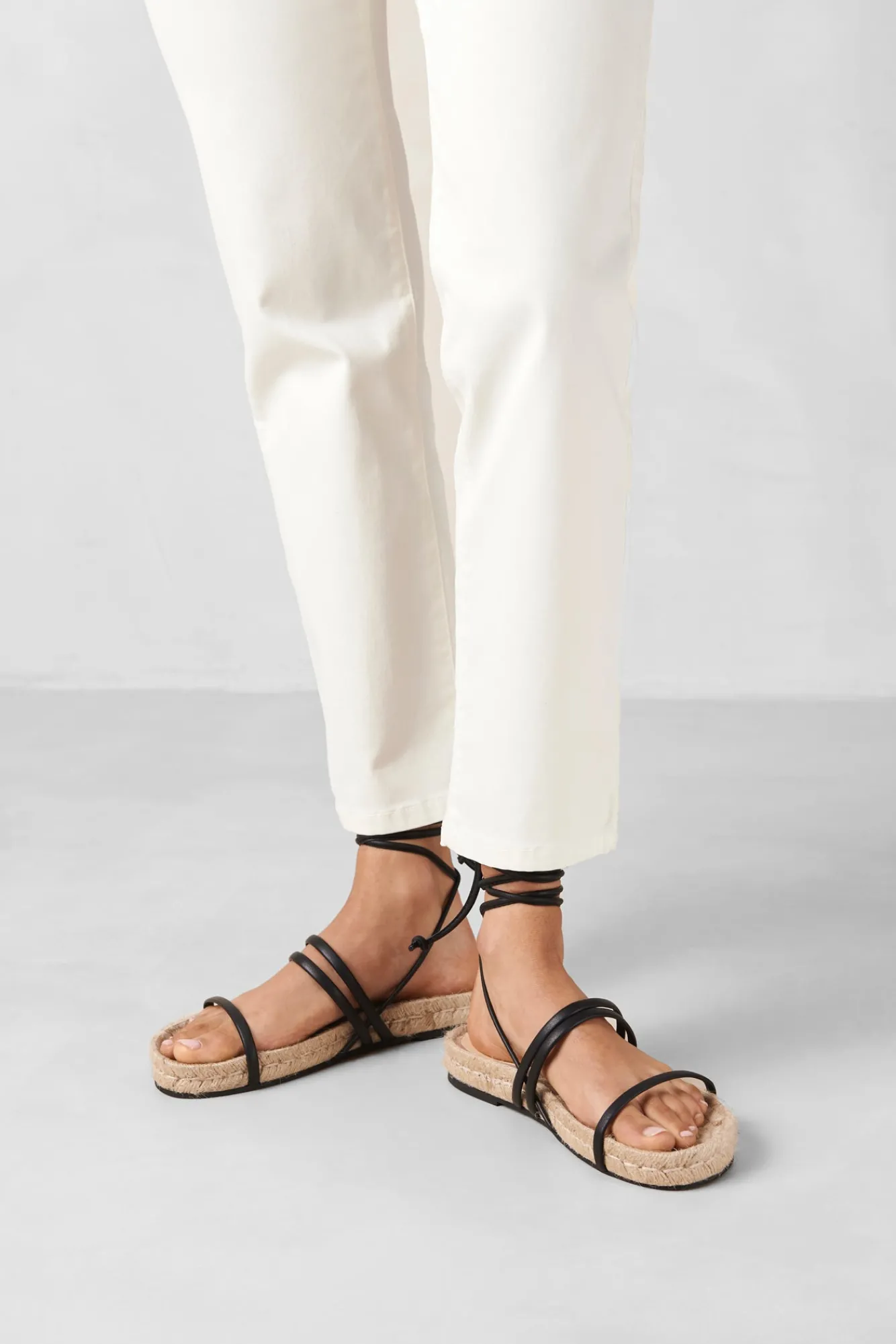 Amour Vert Alohas Rayna Leather Sandal- Shoes