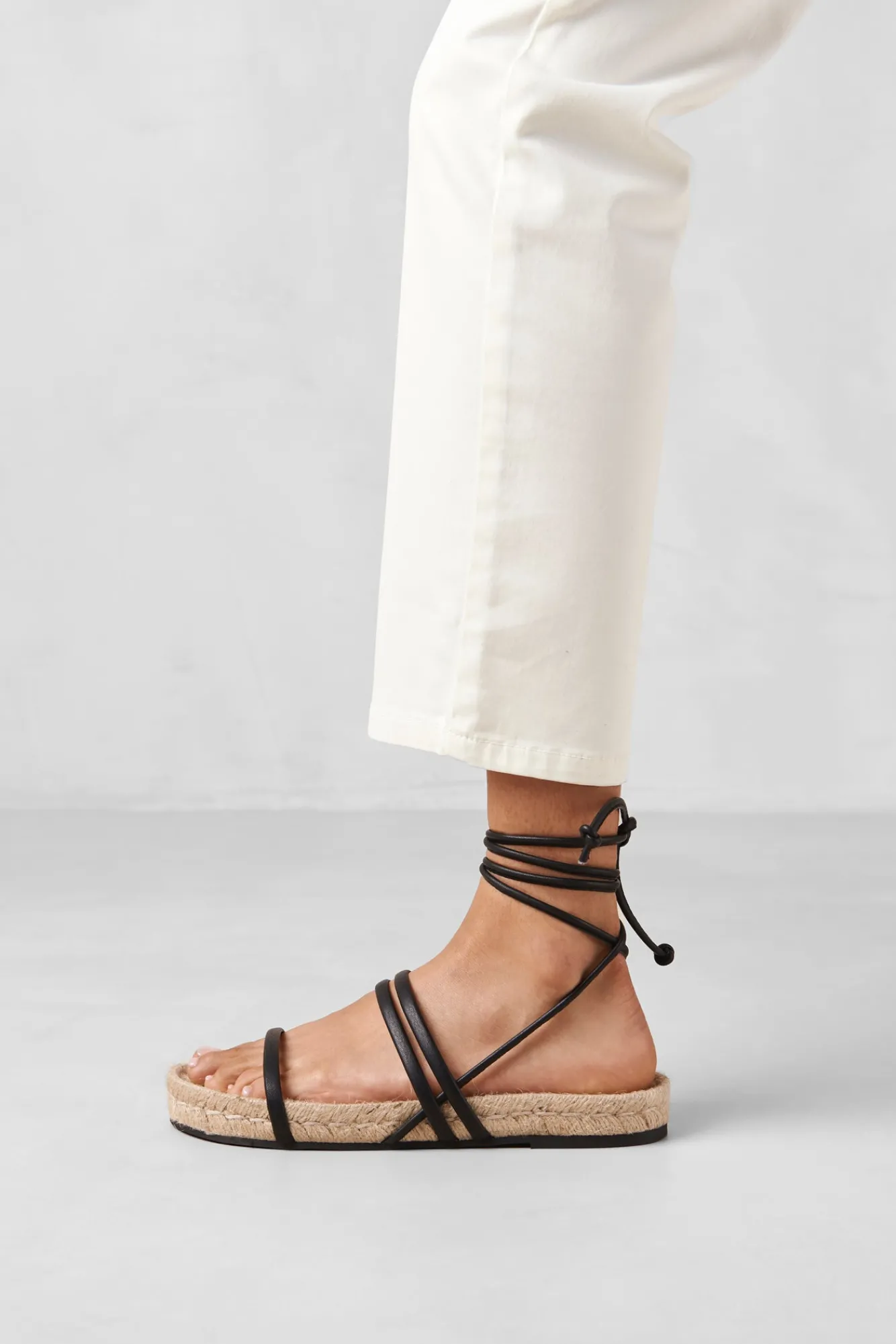 Amour Vert Alohas Rayna Leather Sandal- Shoes