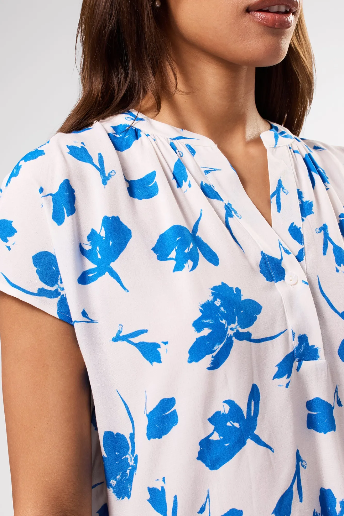 Amour Vert Renata Crepe Blouse- Tops|Clearance