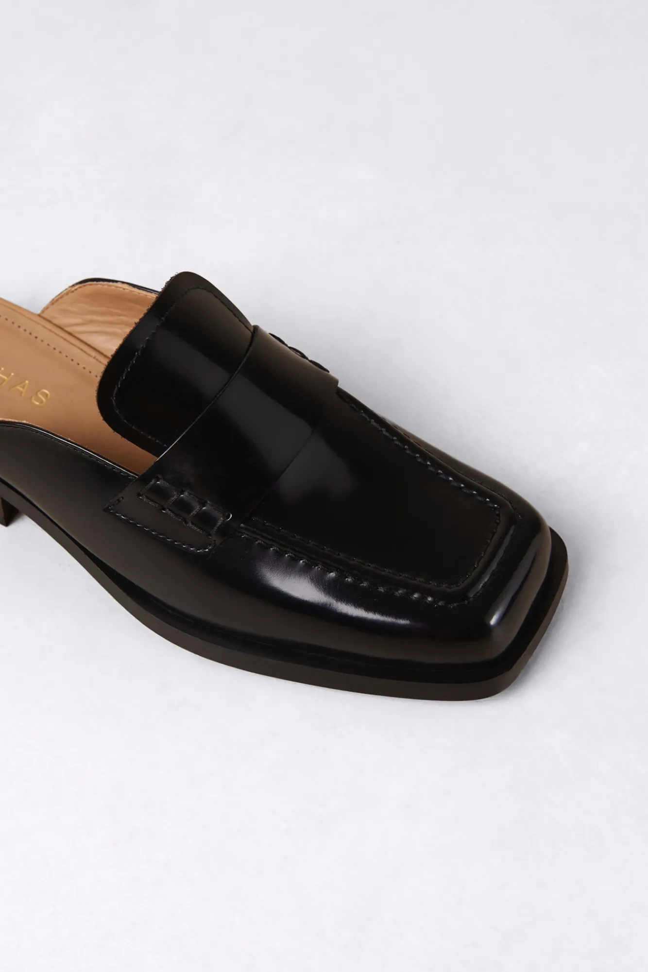 Amour Vert Alohas Alfred Loafer- Shoes