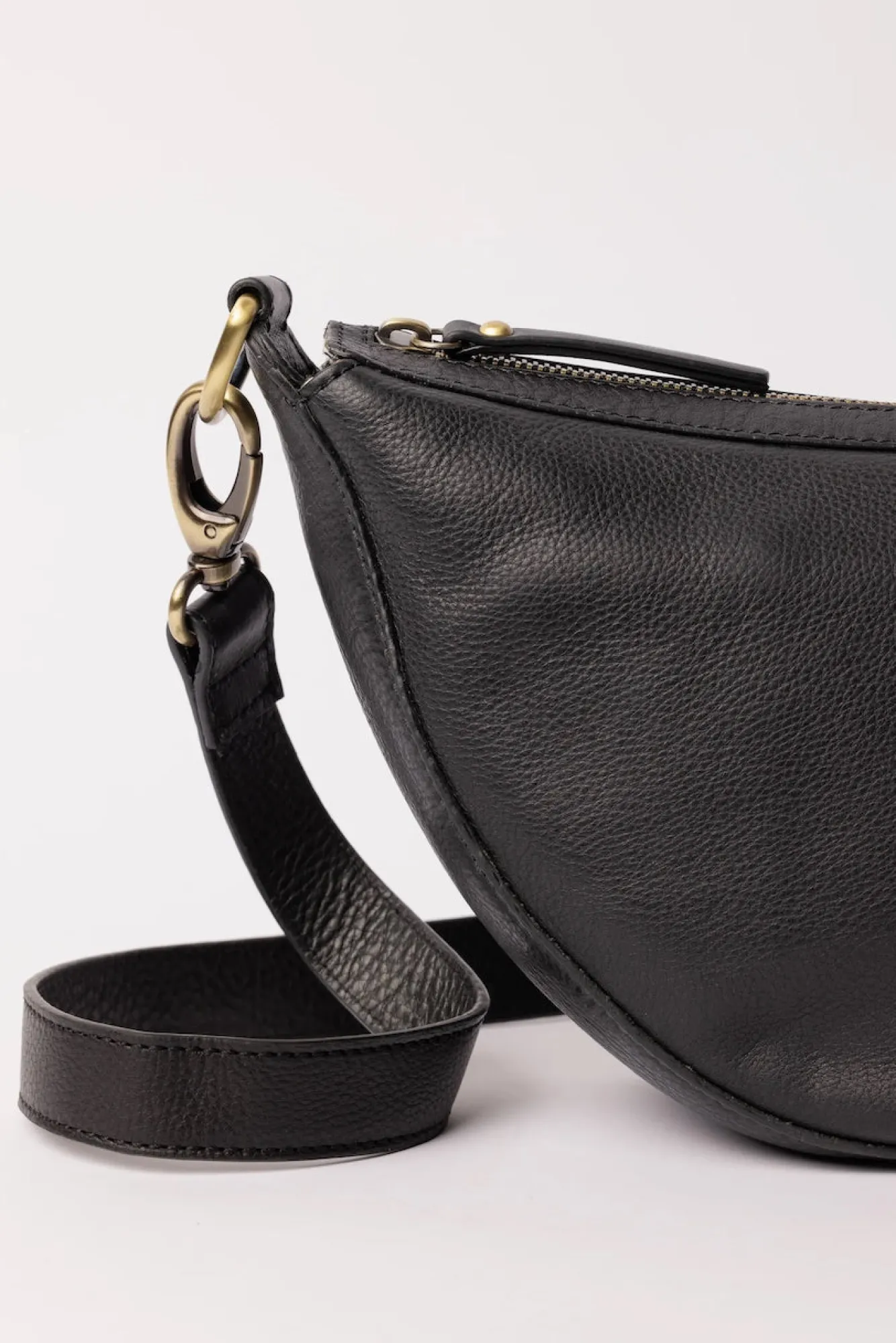 Amour Vert O My Bag Leo Crossbody Bag- Bags & Pouches